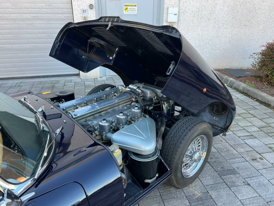 Image 16/33 of Jaguar E-Type 4.2 (1966)