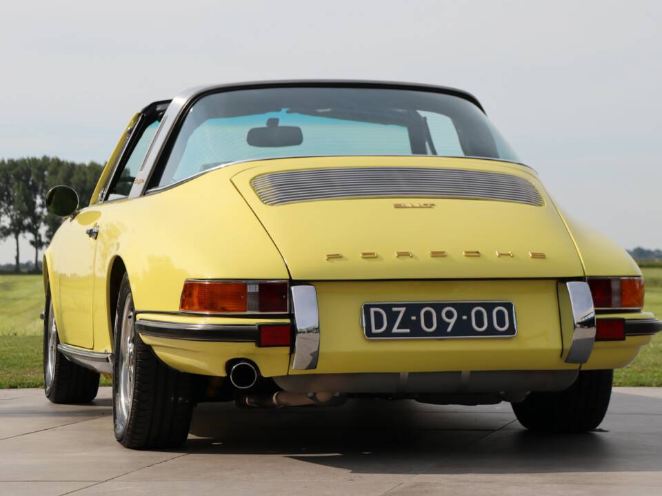 Image 48/50 of Porsche 911 2.2 T (1971)