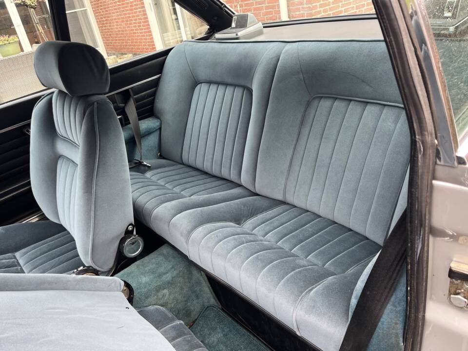 Bild 22/60 von Peugeot 504 V6 Coupe (1975)