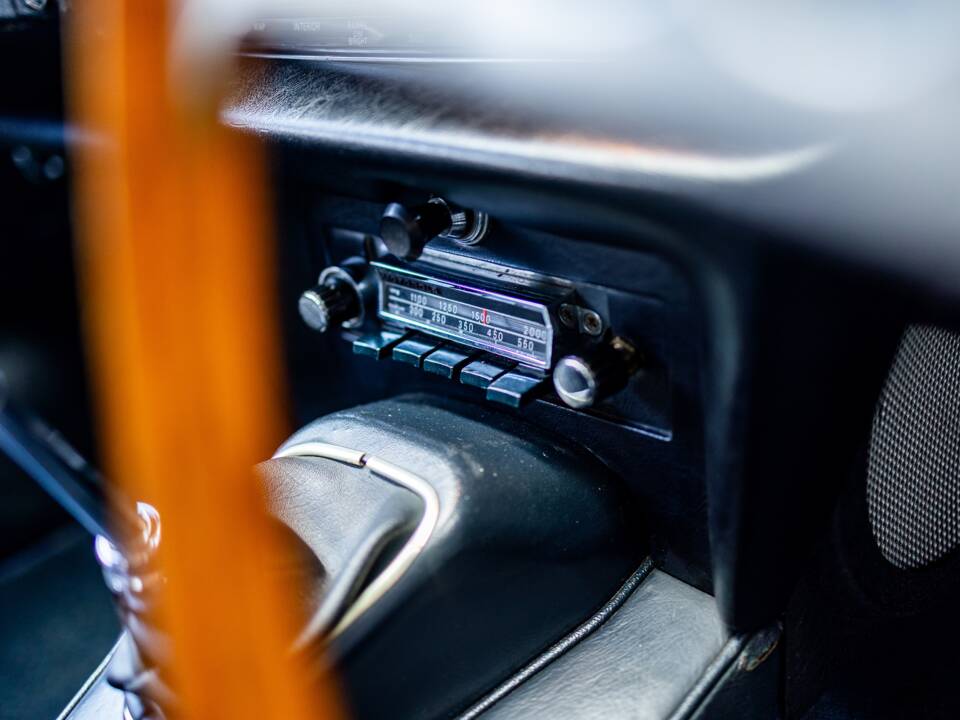 Image 48/50 of Jaguar Type E (2+2) (1969)