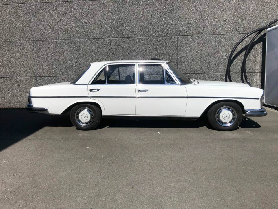 Image 5/5 of Mercedes-Benz 280 SE (1970)