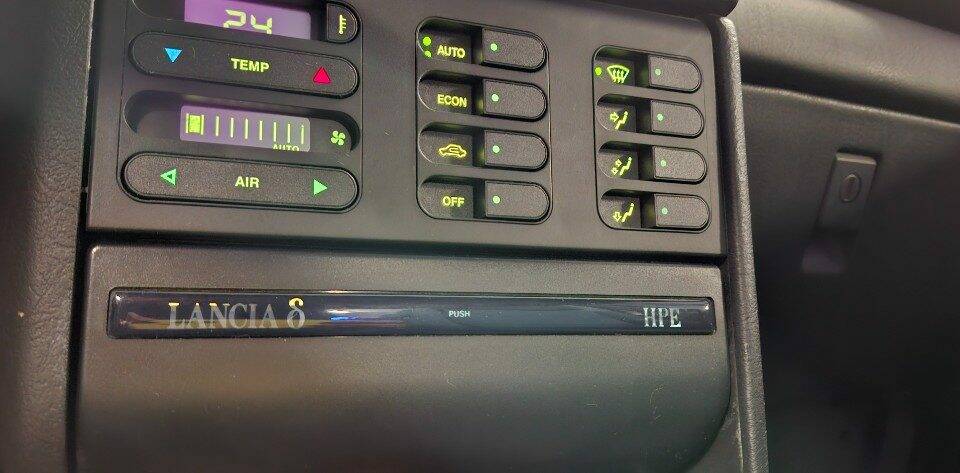 Image 27/49 of Lancia DELTA HPE 2.0 16V TURBO 3 (1997)