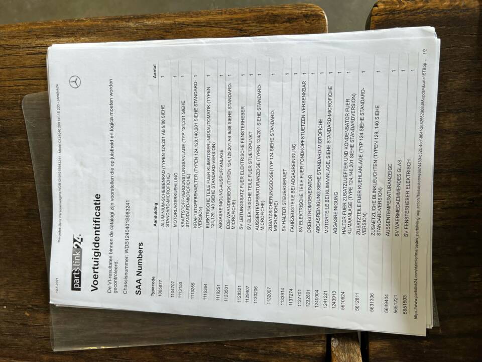 Bild 35/79 von Mercedes-Benz 200 CE (1993)