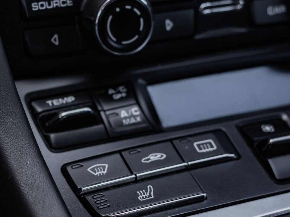 Image 26/50 of Porsche 911 Carrera 4S (2013)