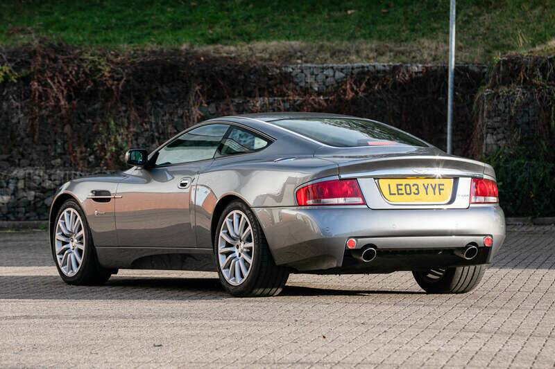 Image 4/39 of Aston Martin V12 Vanquish (2003)