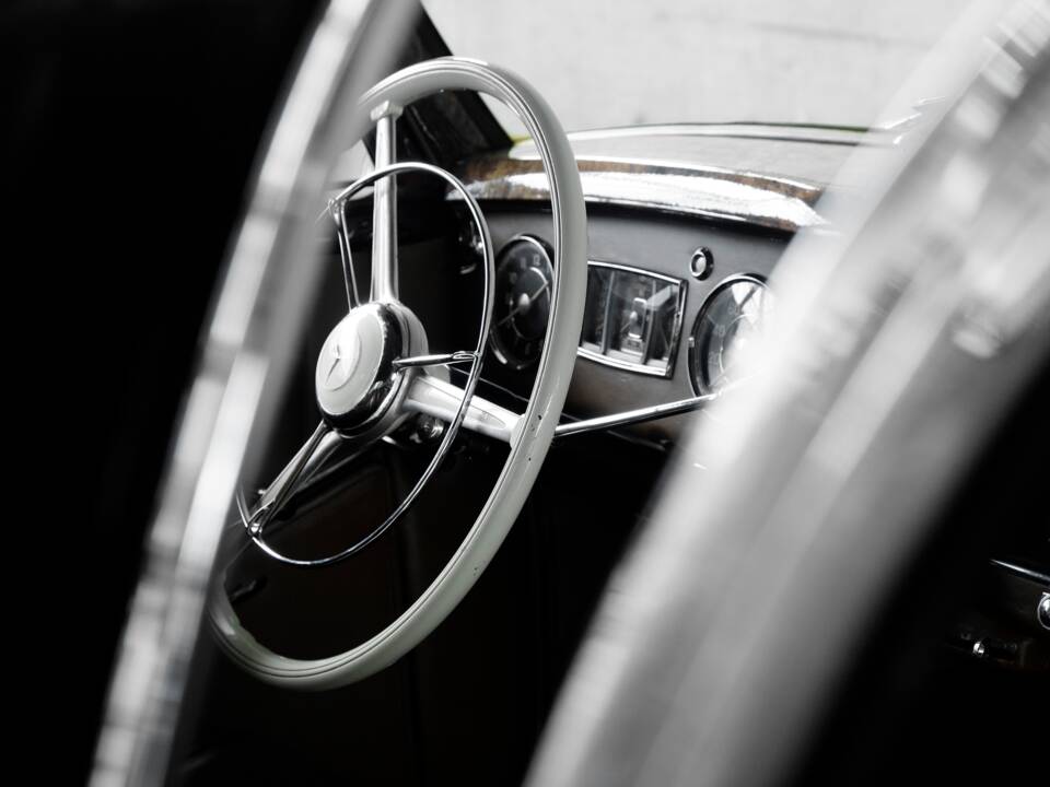 Image 47/50 of Mercedes-Benz 220 Coupe (1954)