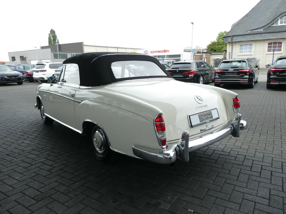 Immagine 6/29 di Mercedes-Benz 220 SE Cabriolet (1960)