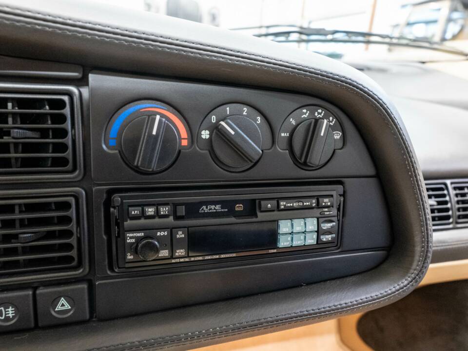 Immagine 22/46 di Jaguar XJ 220 (1993)