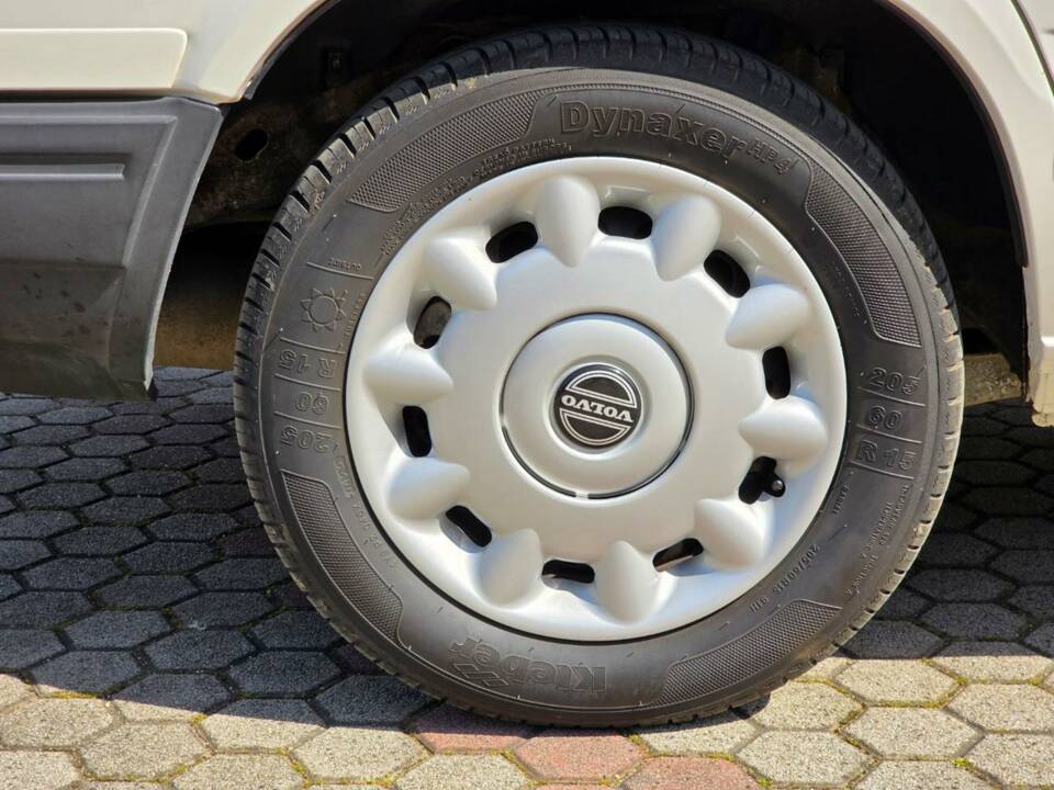 Bild 22/35 von Volvo 940 2.0i Turbo (1996)