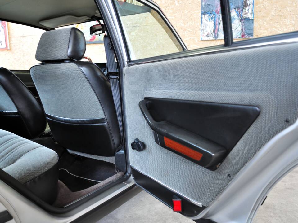 Image 47/49 of Alfa Romeo Alfetta 2.0 (1983)