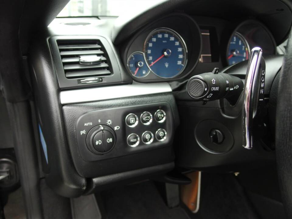 Immagine 32/93 di Maserati GranCabrio 4.7 (2010)