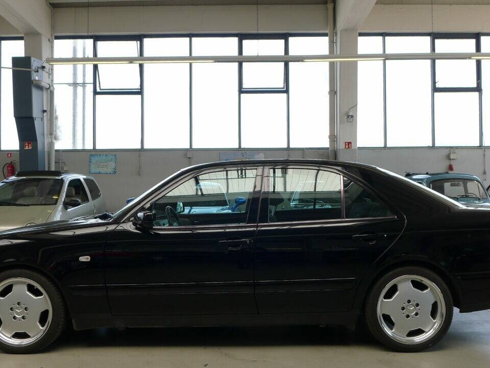 Image 1/33 of Mercedes-Benz E 230 (1995)