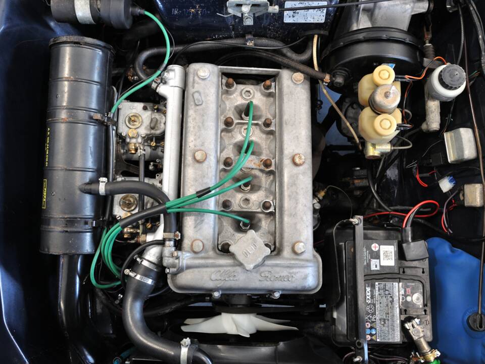 Bild 31/33 von Alfa Romeo Giulia 1300 GT Junior (1971)