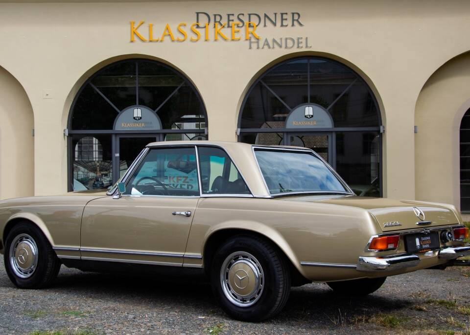 Image 16/56 de Mercedes-Benz 280 SL (1970)