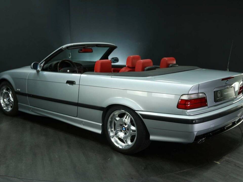Immagine 4/50 di BMW 328i (1997)