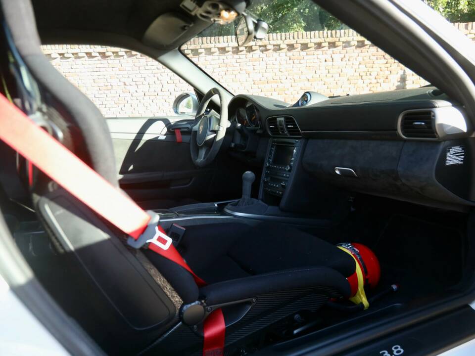 Image 12/50 de Porsche 911 GT3 RS (2010)