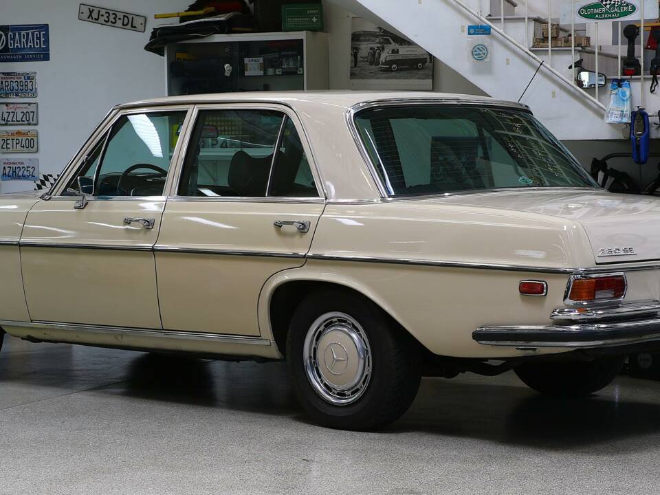 Immagine 9/27 di Mercedes-Benz 280 SE 4,5 (1971)