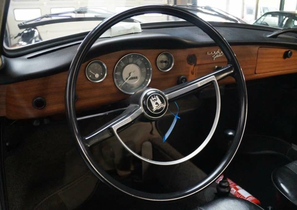 Immagine 7/50 di Volkswagen Karmann Ghia 1500 (1969)