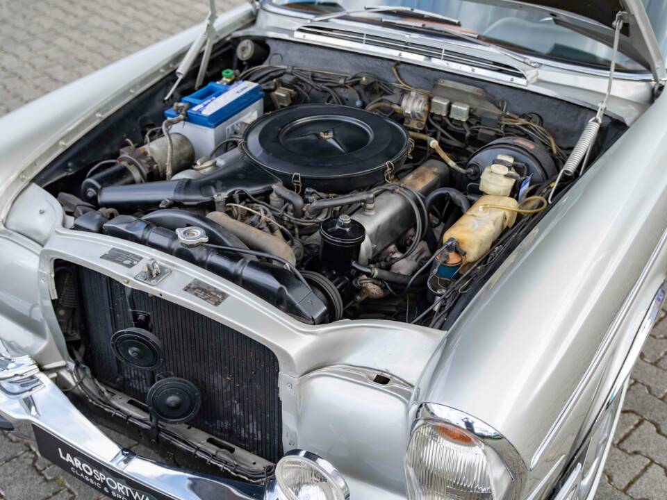 Imagen 24/30 de Mercedes-Benz 280 SE 3,5 (1969)