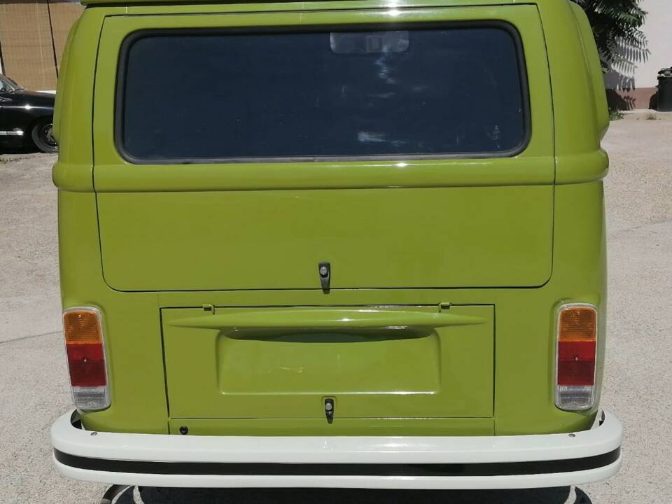 Image 4/19 de Volkswagen T2b panel van (1979)