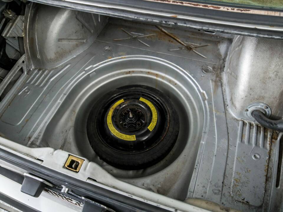 Bild 39/50 von BMW 320i (1981)