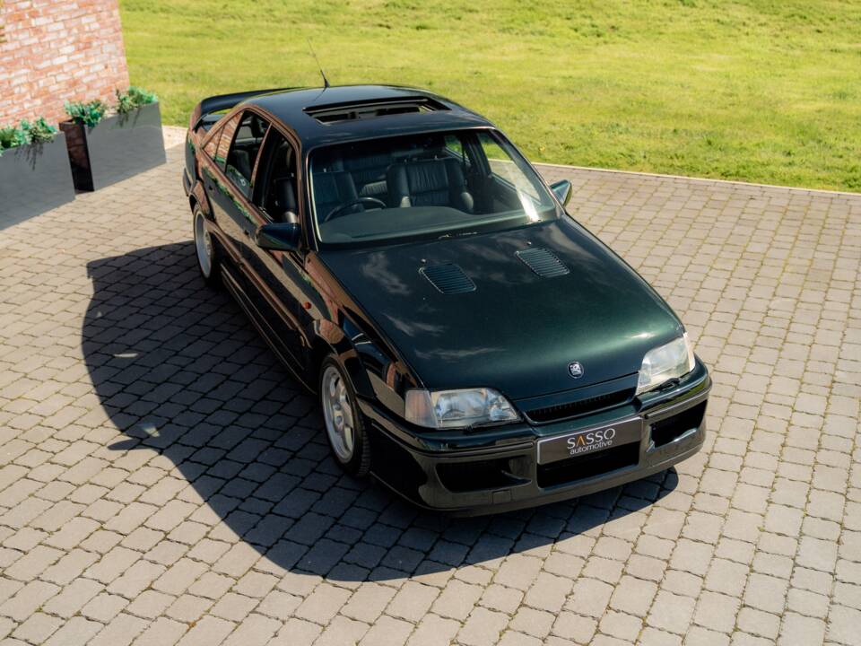 Image 37/75 of Lotus Carlton (1991)