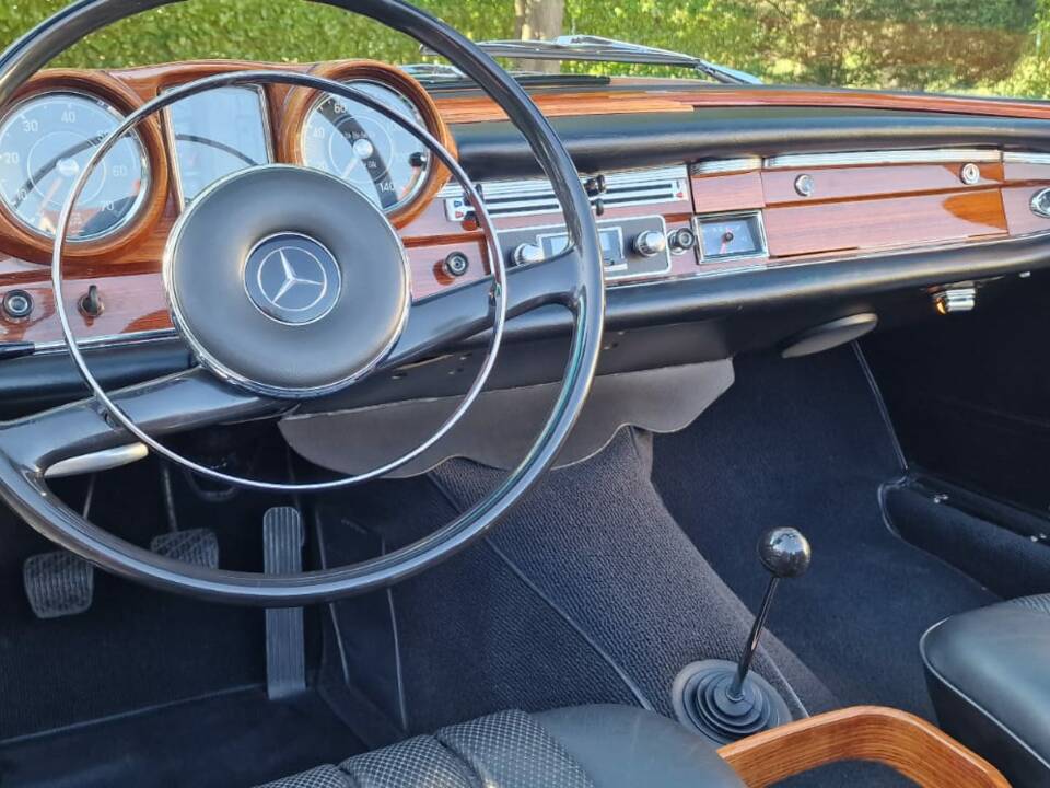 Image 10/44 of Mercedes-Benz 220 SE b (1962)
