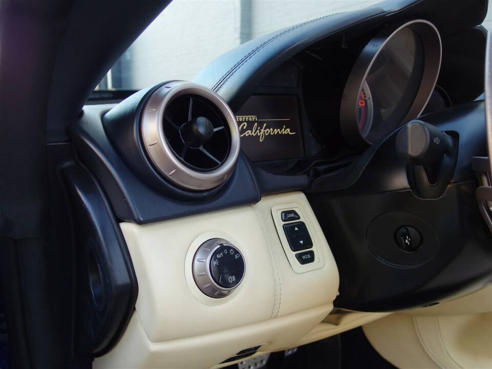 Bild 59/99 von Ferrari California (2009)