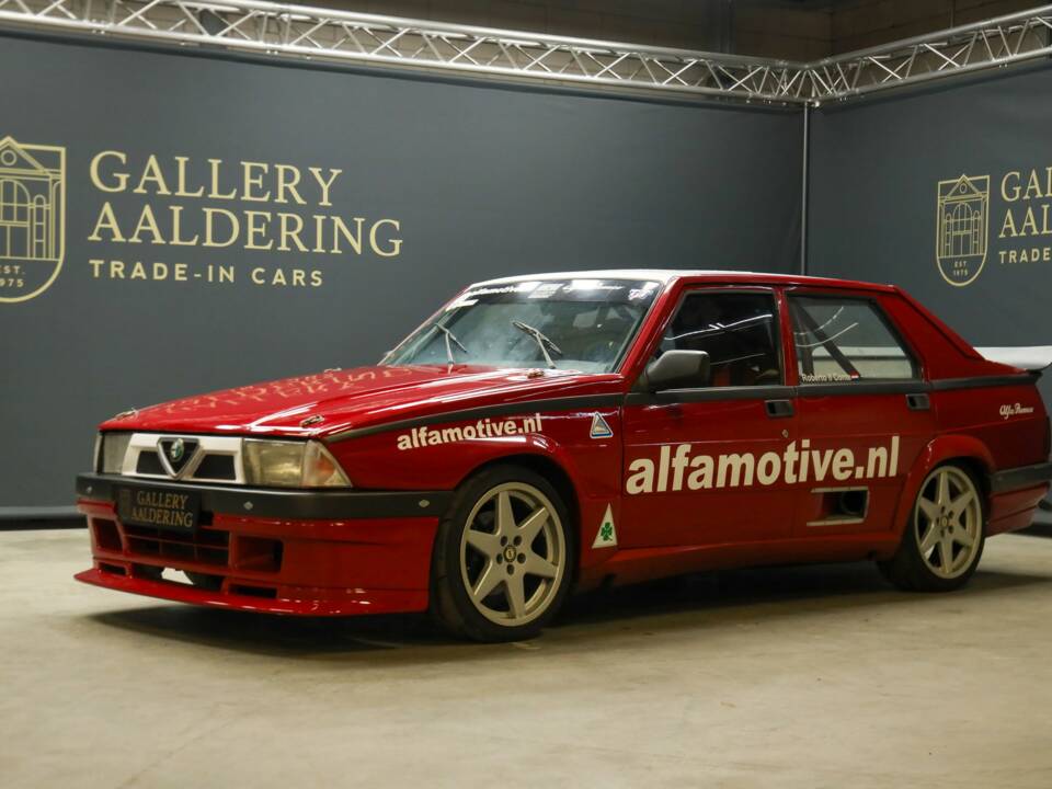 Image 14/50 de Alfa Romeo 75 3.0 V6 QV (1990)