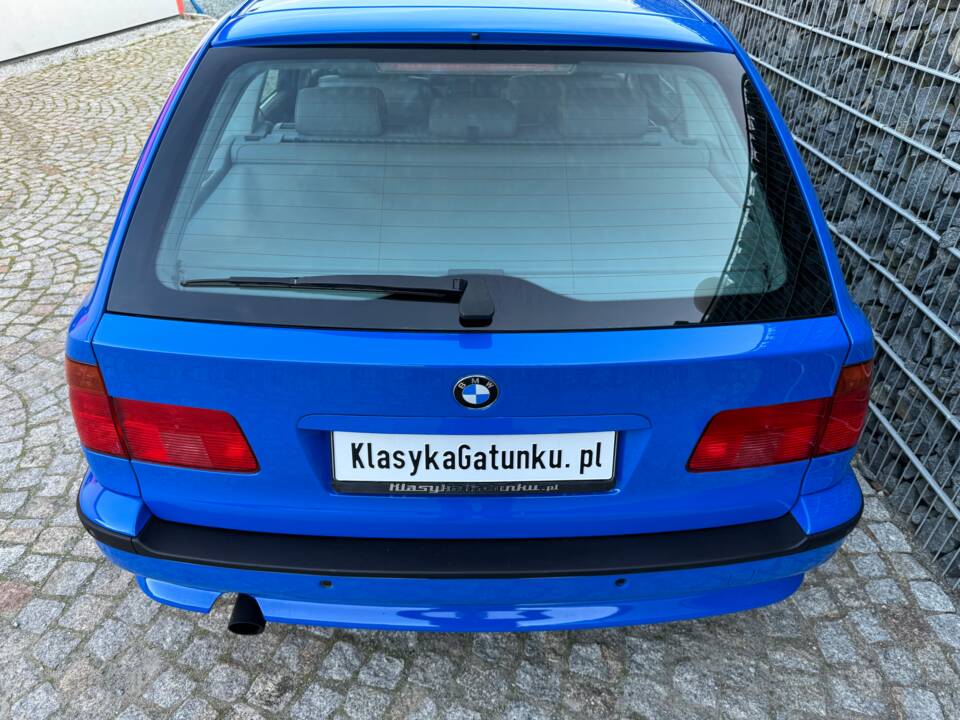 Image 8/100 of BMW 540i Touring (1998)