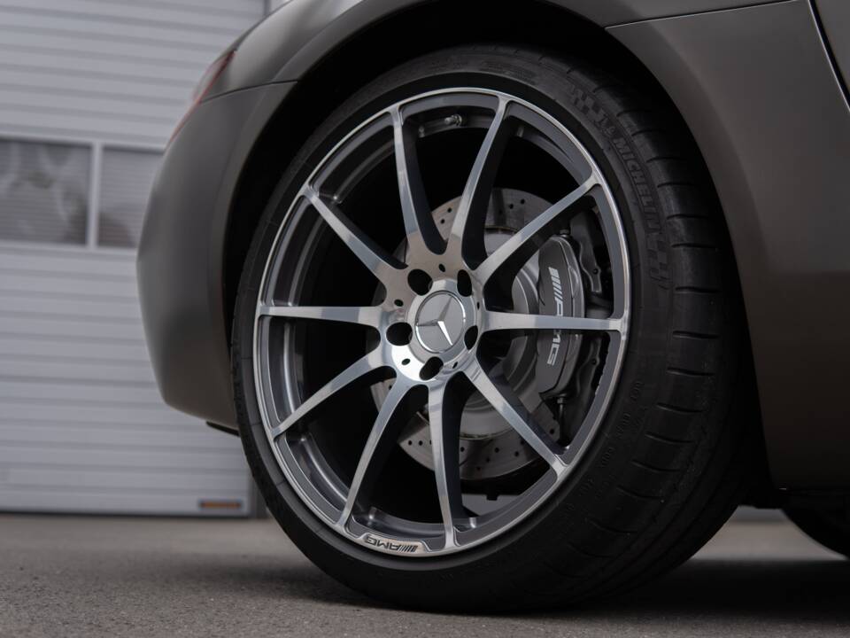 Image 20/45 of Mercedes-Benz SLS AMG Roadster (2012)