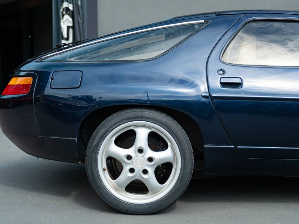 Image 9/34 of Porsche 928 (1981)