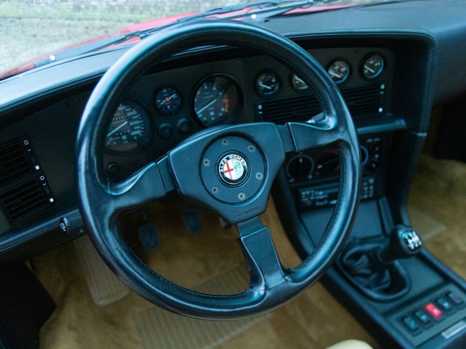 Image 29/50 of Alfa Romeo SZ (1991)
