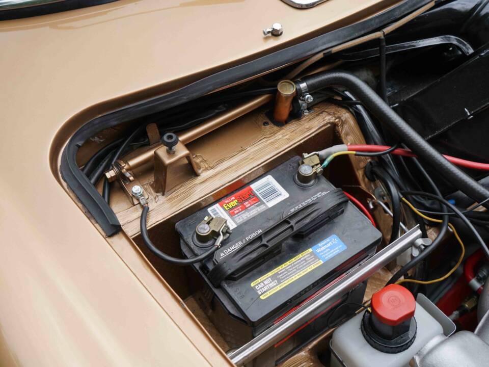Image 21/50 of Volvo 1800 E (1971)