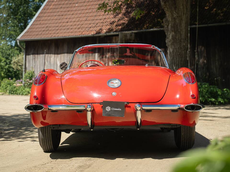 Image 11/51 of Chevrolet Corvette (1960)