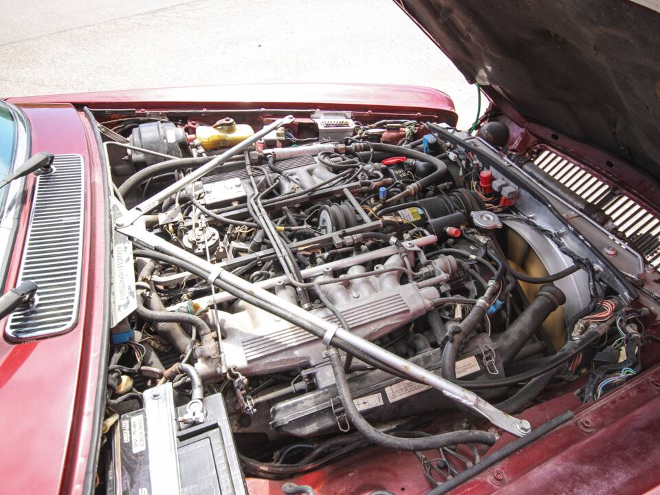 Image 38/44 of Jaguar XJ 12 (1990)