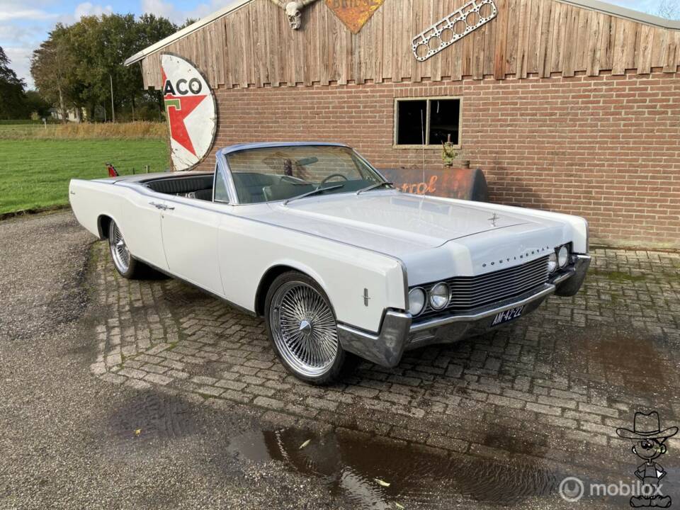 Bild 1/50 von Lincoln Continental Convertible (1966)