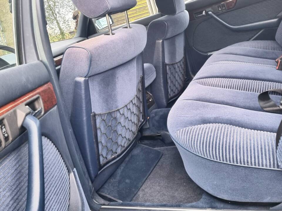 Image 13/18 de Mercedes-Benz 420 SEL (1987)