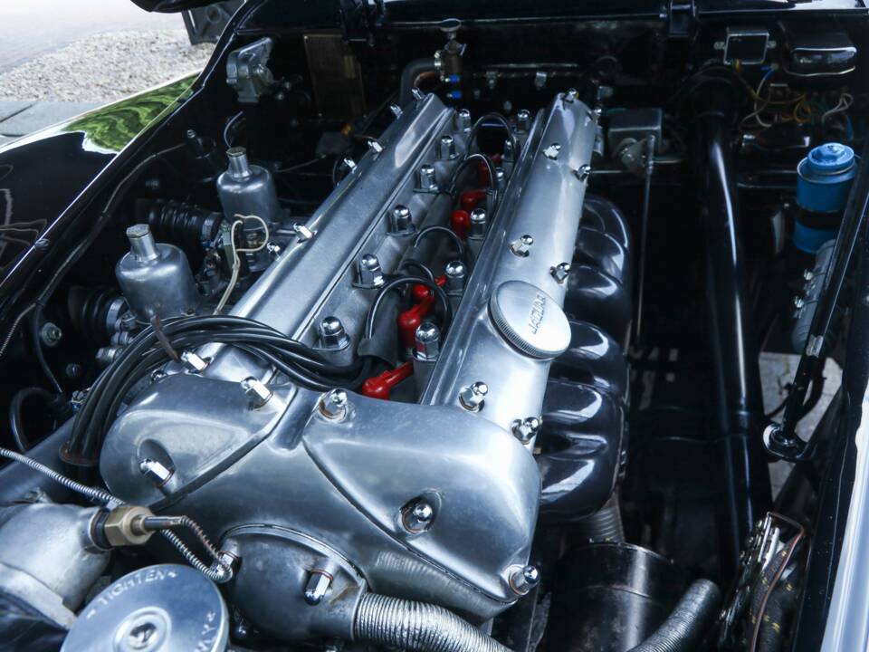 Immagine 4/50 di Jaguar XK 120 DHC (1953)