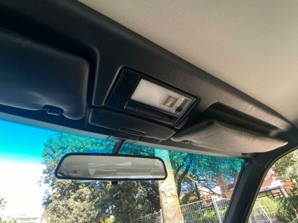 Image 36/48 of Mercedes-Benz E 200 (1991)