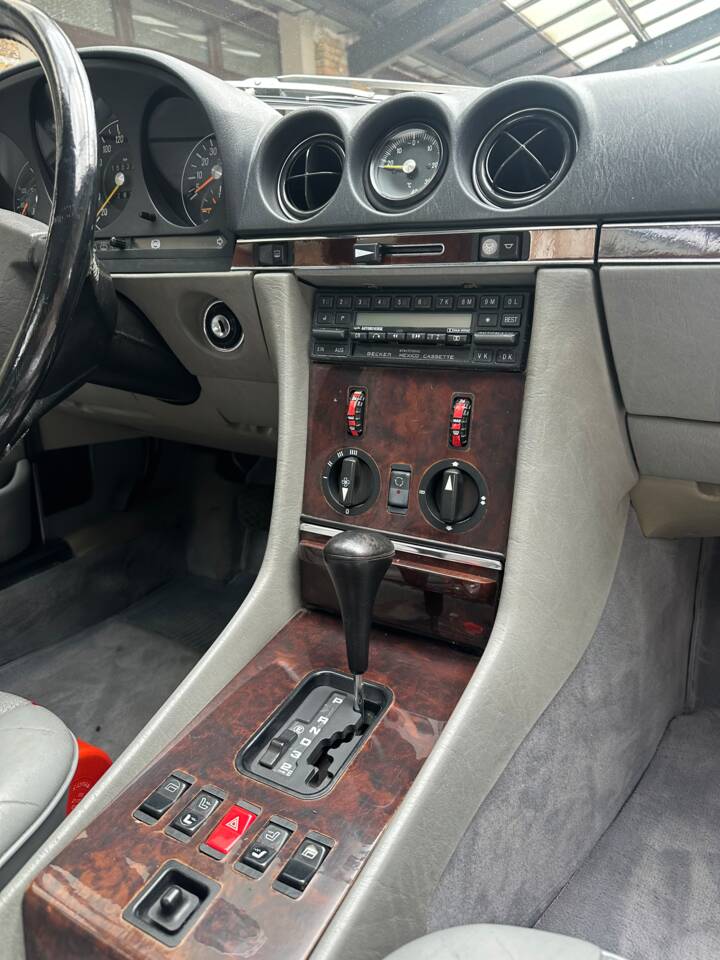 Afbeelding 34/40 van Mercedes-Benz 420 SL (1986)