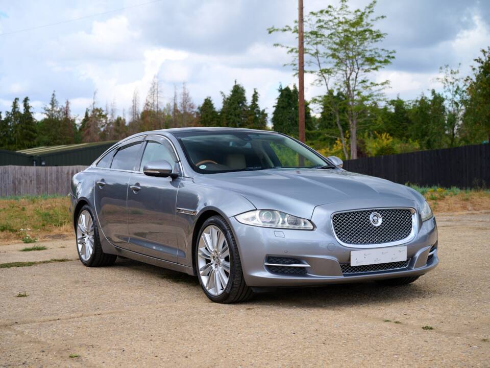 Bild 22/50 von Jaguar XJ 5.0 (2010)