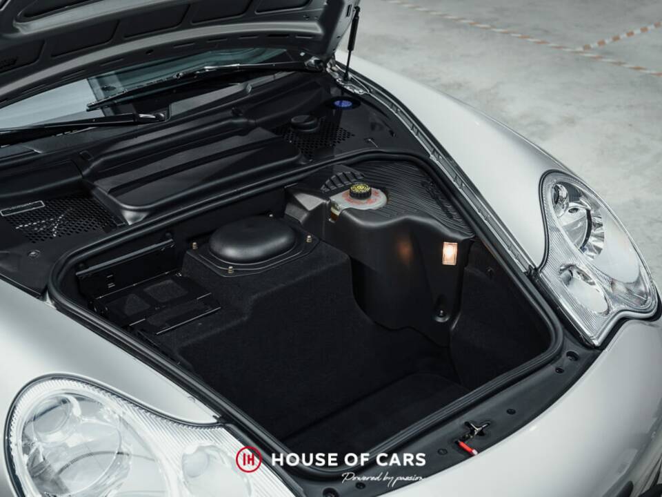 Bild 12/22 von Porsche 911 Carrera 4S (2003)
