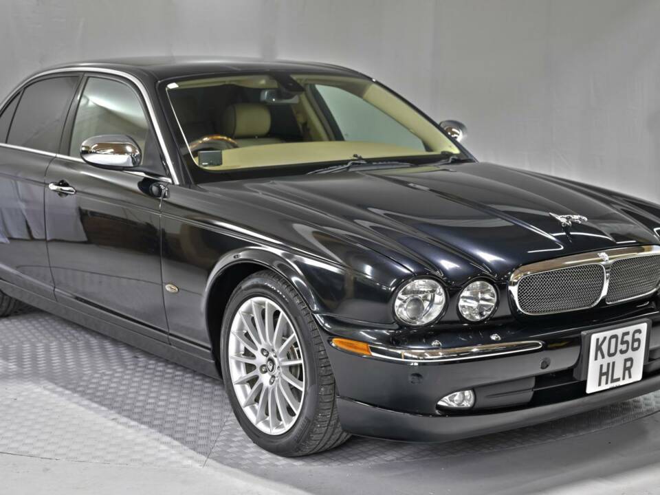 Image 1/50 of Jaguar XJ 8 4.2 (2006)