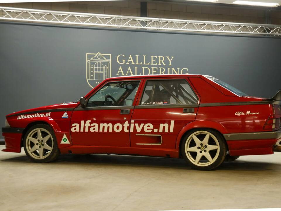 Image 34/50 de Alfa Romeo 75 3.0 V6 QV (1990)