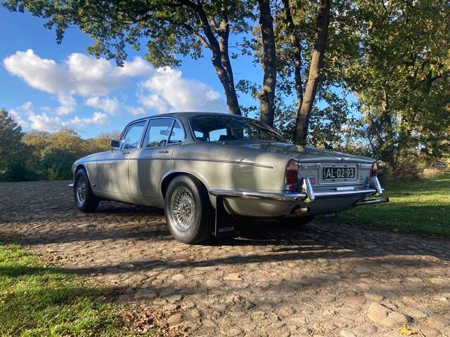 Image 29/60 of Jaguar XJ 6 4.2 (1972)