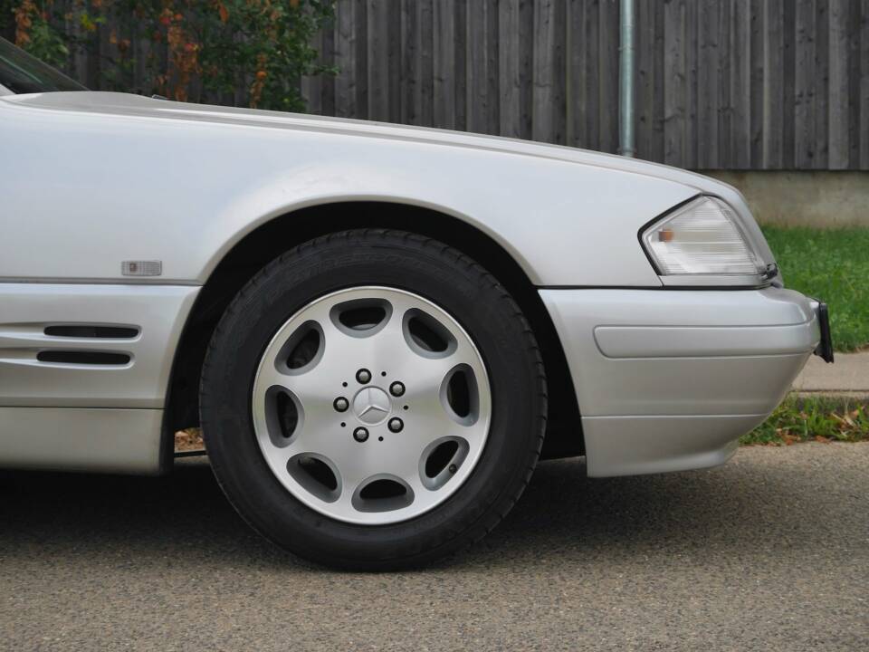 Image 38/50 of Mercedes-Benz SL 500 (1900)