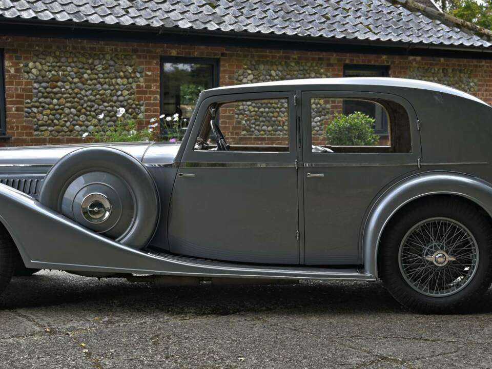Image 10/50 of Alvis 4.3 Liter Saloon (1940)