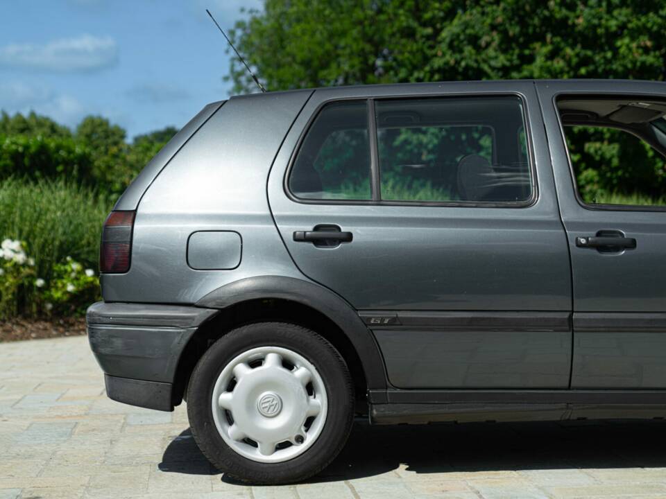 Image 8/37 of Volkswagen Golf III 1.6 (1997)