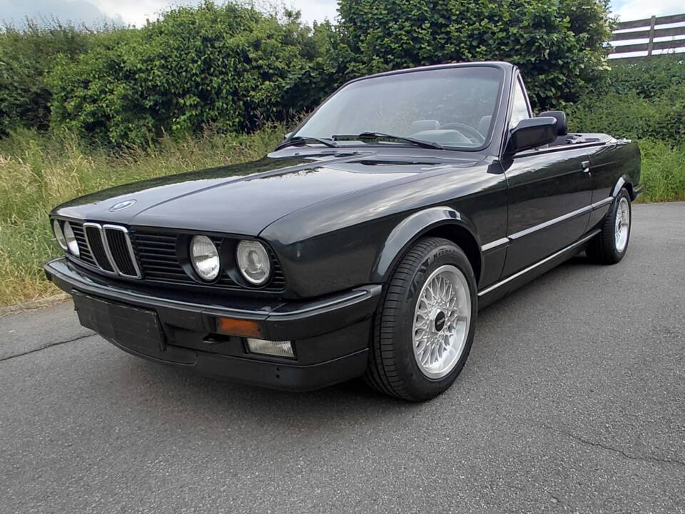 Immagine 27/53 di BMW 320i (1989)